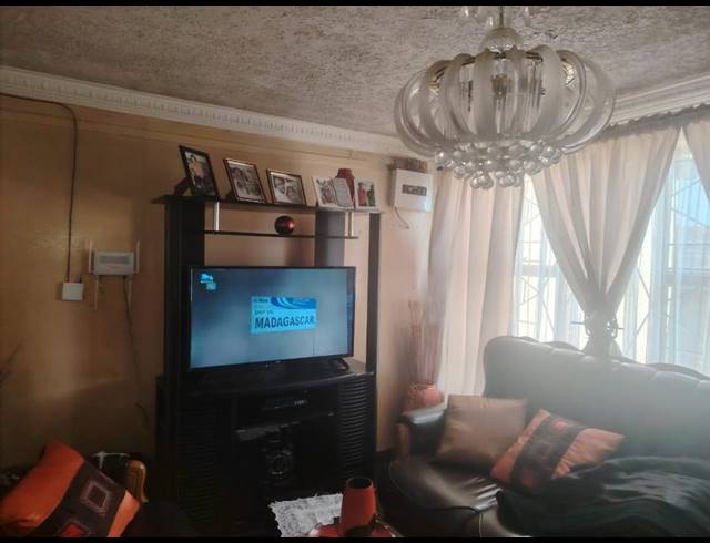 2 BEDROOM HOUSE FOR SALE IN TSAKANE